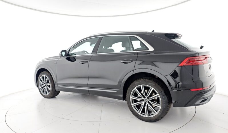 
								Audi Q8 45 TDI quattro tiptronic Sport full									